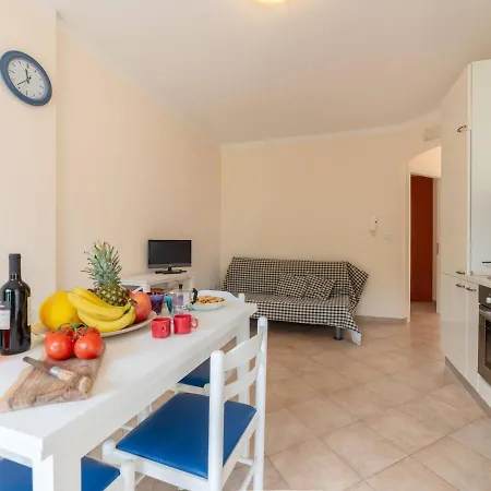 Bright Near The In * أوترانتو