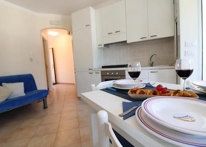 Bright Near The In أوترانتو